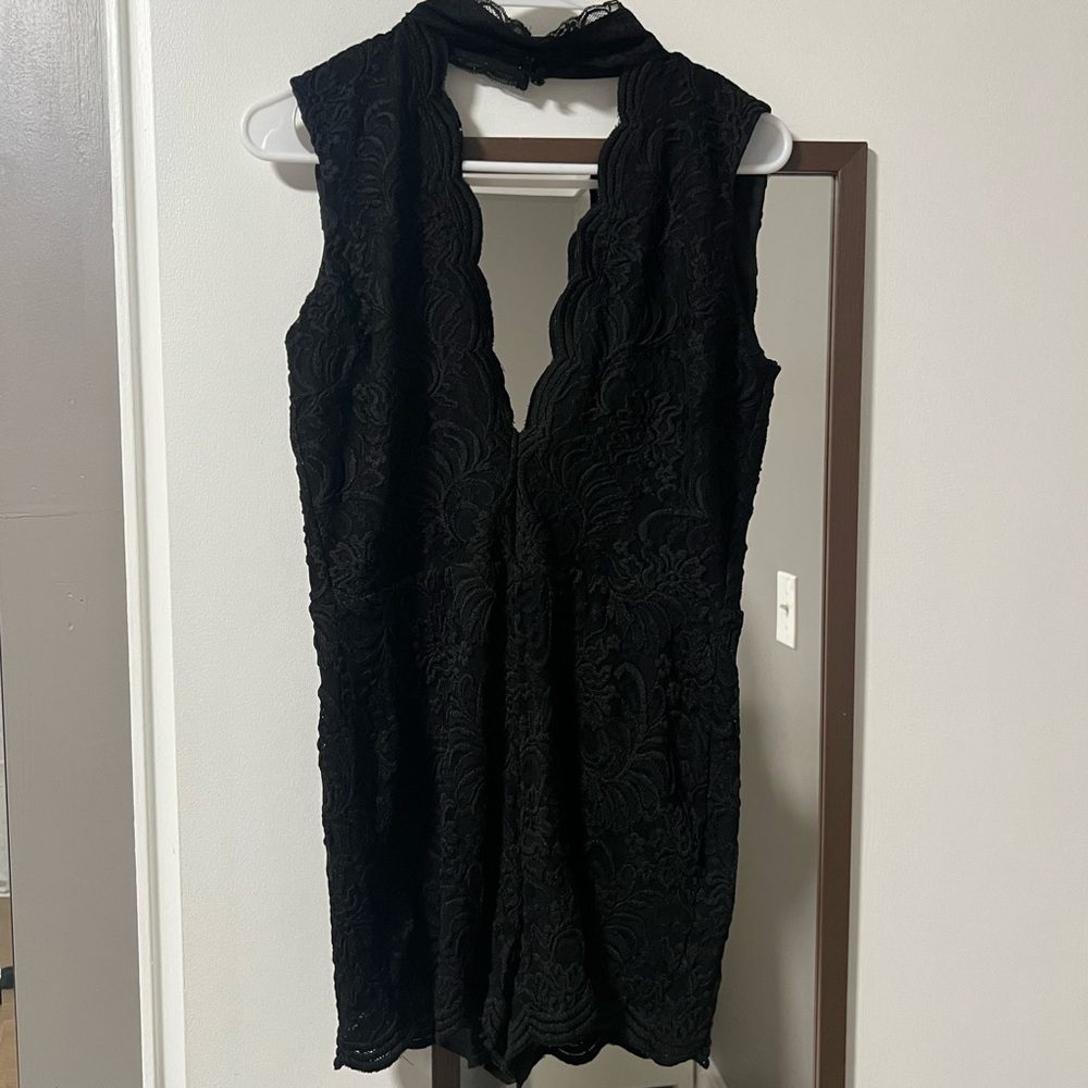 BEBE Black Sleeveless Lace V-Neck Cocktail romper